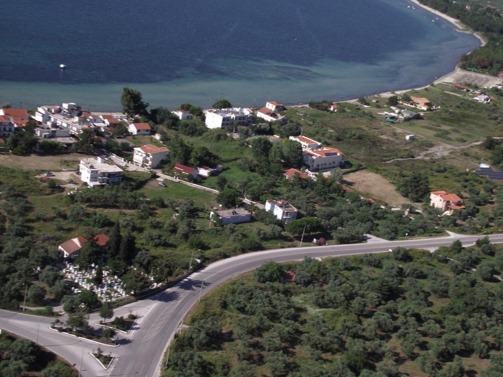 Pension Lakis Прінос Екстер'єр фото
